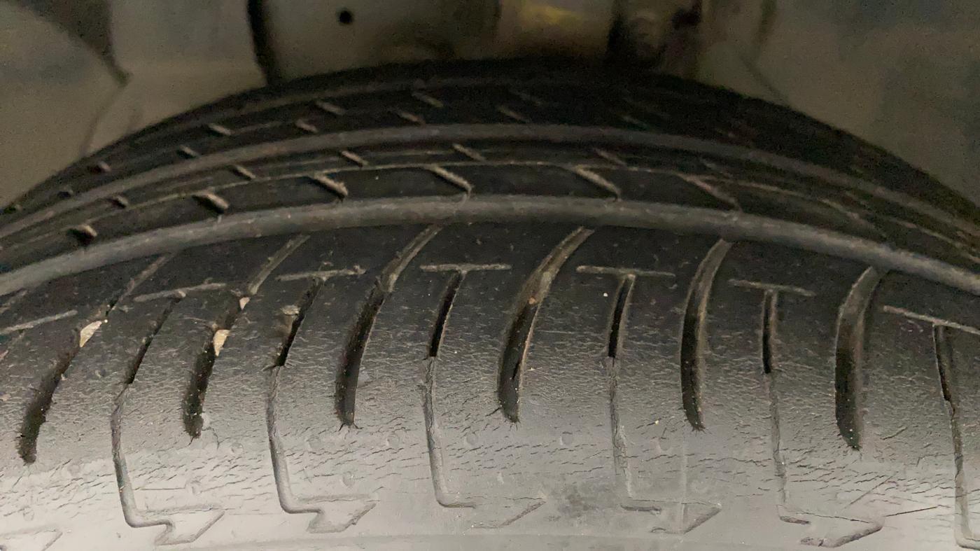 2018 Ford Ecosport TITANIUM 1.0L ECOBOOST SPORTS(SUNROOF), Petrol, Manual, 94,035 km, Left Front Tyre Tread