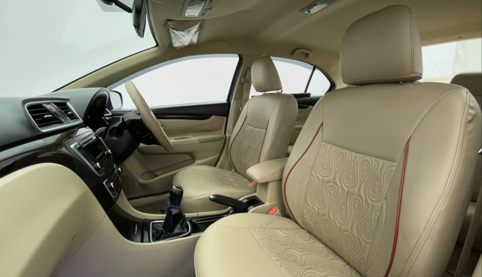 2017 Maruti Ciaz DELTA 1.4 VVT, Petrol, Manual, 44,536 km, Right Side Front Door Cabin