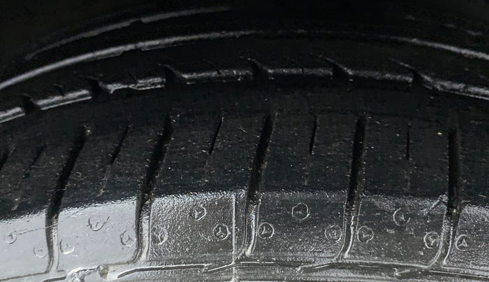 2017 Maruti Ciaz DELTA 1.4 VVT, Petrol, Manual, 44,536 km, Right Front Tyre Tread