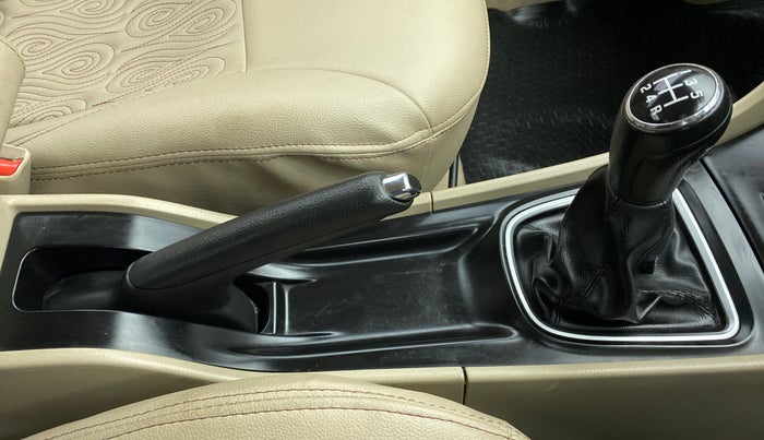 2017 Maruti Ciaz DELTA 1.4 VVT, Petrol, Manual, 44,536 km, Gear Lever