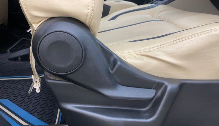 2019 Maruti New Wagon-R ZXI 1.2 AMT, Petrol, Automatic, 25,734 km, Driver Side Adjustment Panel