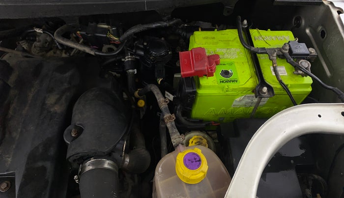 2018 Mahindra TUV300 T8, Diesel, Manual, 49,539 km, Engine View - Left