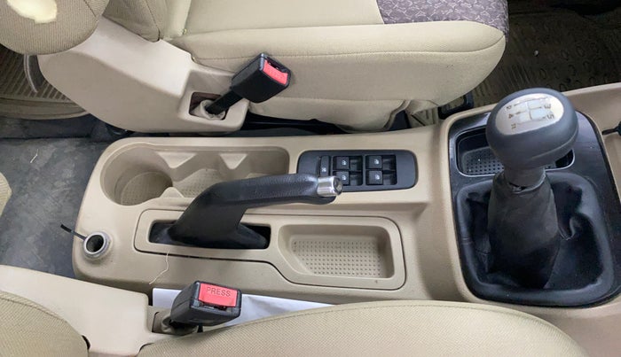 2018 Mahindra TUV300 T8, Diesel, Manual, 49,539 km, Gear Lever