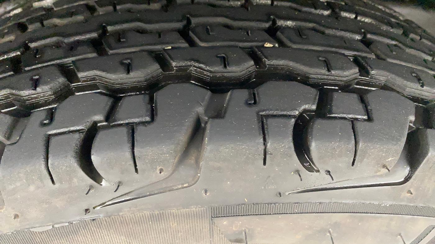 2018 Mahindra TUV300 T8, Diesel, Manual, 49,539 km, Right Rear Tyre Tread