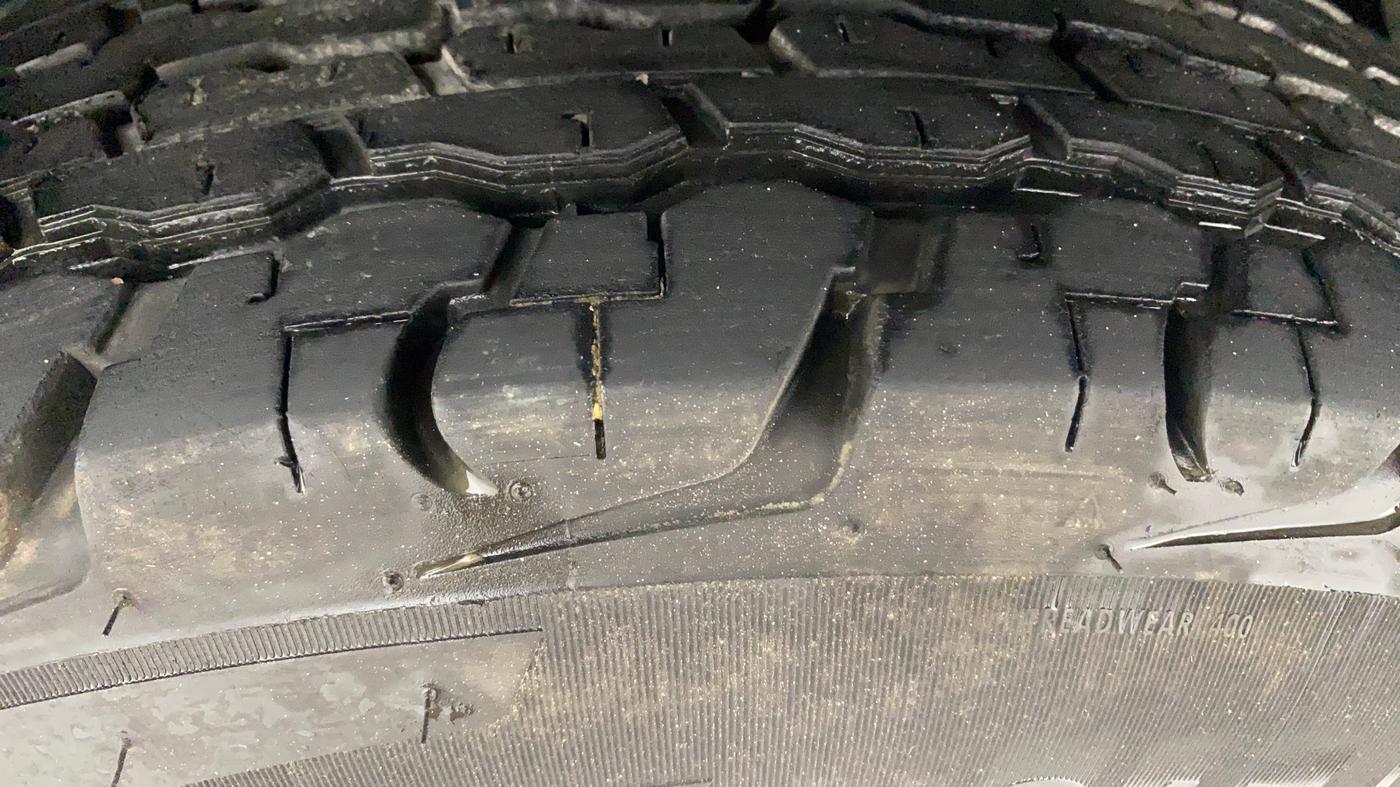 2018 Mahindra TUV300 T8, Diesel, Manual, 49,539 km, Left Rear Tyre Tread