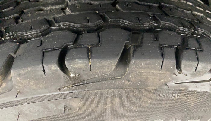 2018 Mahindra TUV300 T8, Diesel, Manual, 49,539 km, Left Rear Tyre Tread