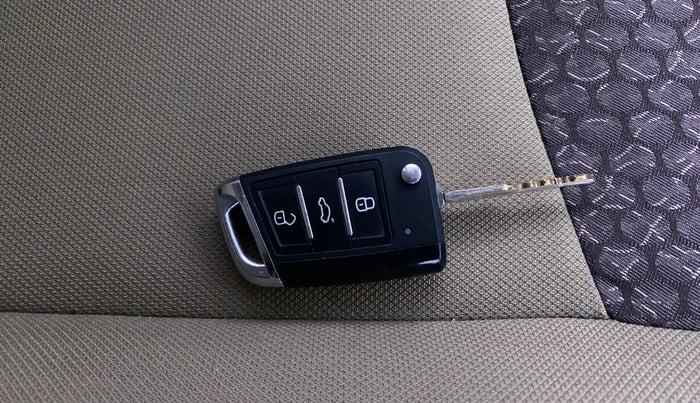 2018 Mahindra TUV300 T8, Diesel, Manual, 49,539 km, Key Close Up