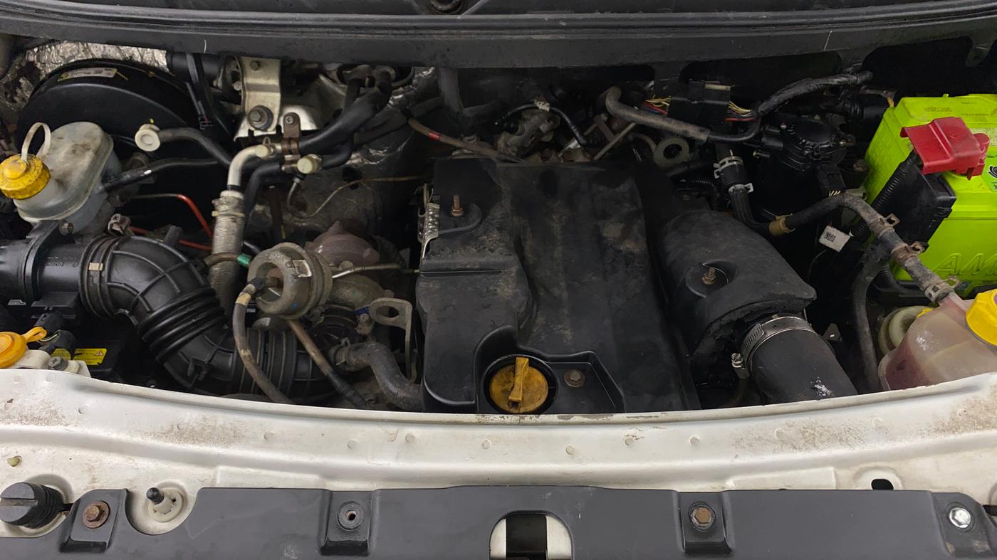 2018 Mahindra TUV300 T8, Diesel, Manual, 49,539 km, Engine View