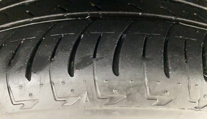 2018 Ford Ecosport TITANIUM + 1.5L DIESEL, Diesel, Manual, 1,32,410 km, Right Front Tyre Tread