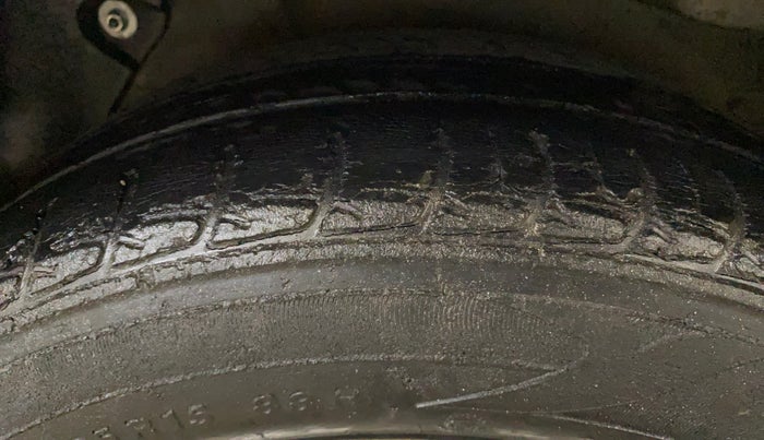 2016 Hyundai Verna FLUIDIC 4S 1.6 VTVT S AT, Petrol, Automatic, 48,274 km, Right Rear Tyre Tread