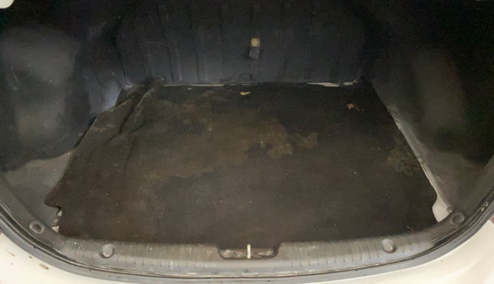 2016 Hyundai Verna FLUIDIC 4S 1.6 VTVT S AT, Petrol, Automatic, 48,274 km, Boot Inside