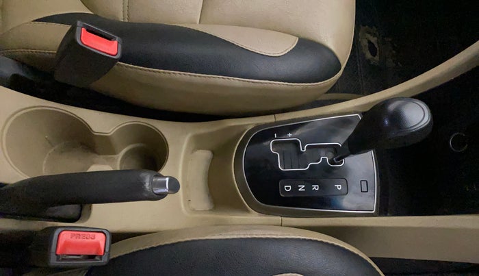 2016 Hyundai Verna FLUIDIC 4S 1.6 VTVT S AT, Petrol, Automatic, 48,274 km, Gear Lever