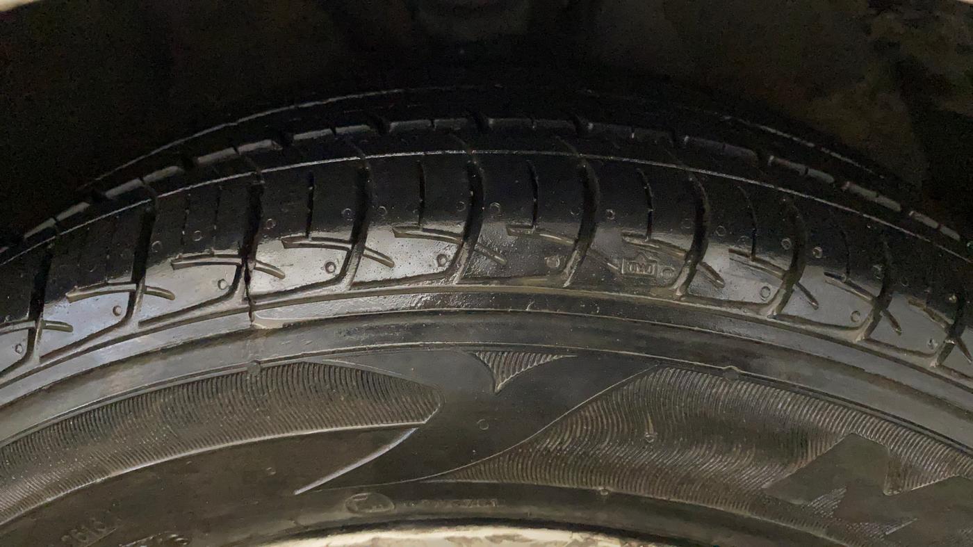 2016 Hyundai Verna FLUIDIC 4S 1.6 VTVT S AT, Petrol, Automatic, 48,396 km, Right Front Tyre Tread