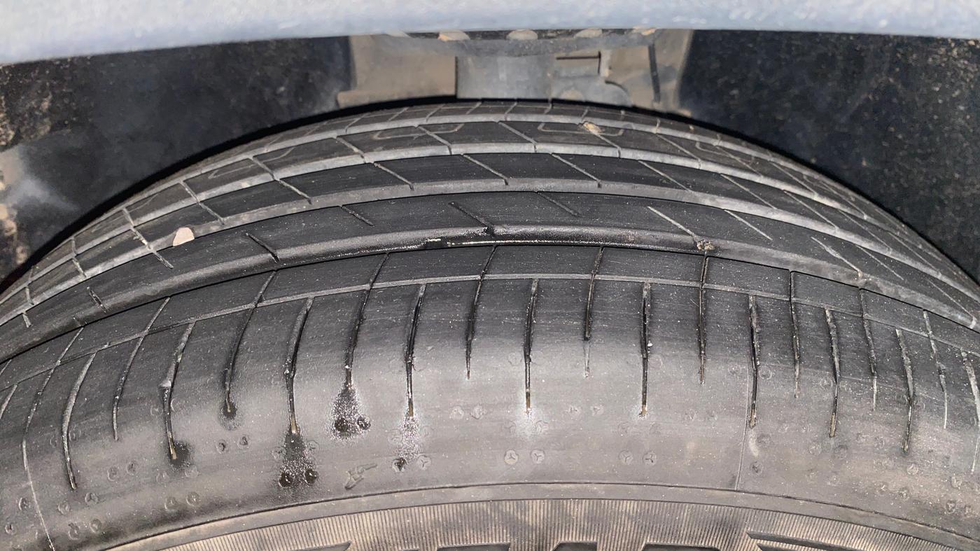 2021 Tata Safari XZA PLUS 6S, Diesel, Automatic, 67,989 km, Left Front Tyre Tread