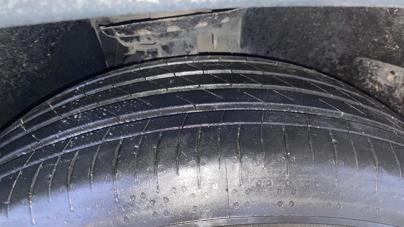 2021 Tata Safari XZA PLUS 6S, Diesel, Automatic, 67,989 km, Right Front Tyre Tread