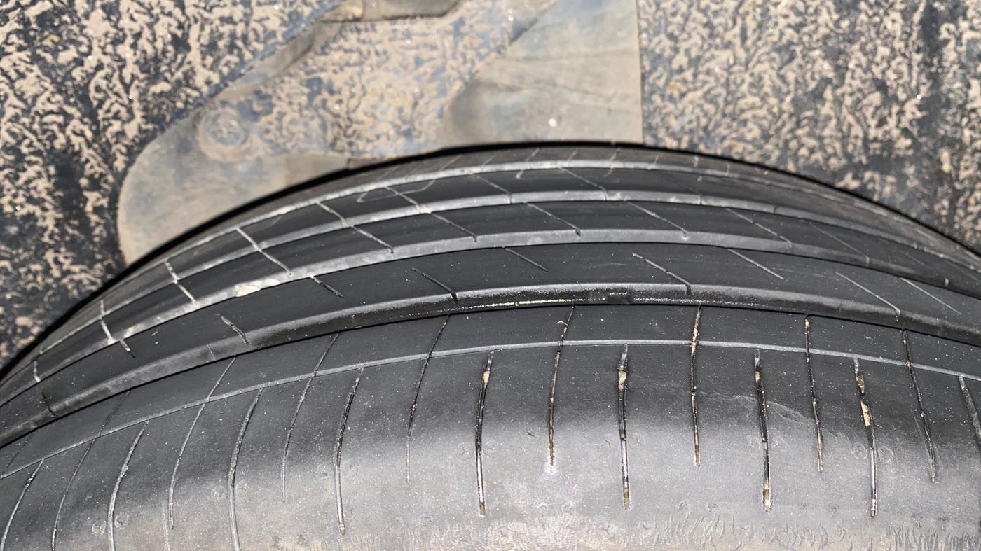 2021 Tata Safari XZA PLUS 6S, Diesel, Automatic, 67,989 km, Left Rear Tyre Tread