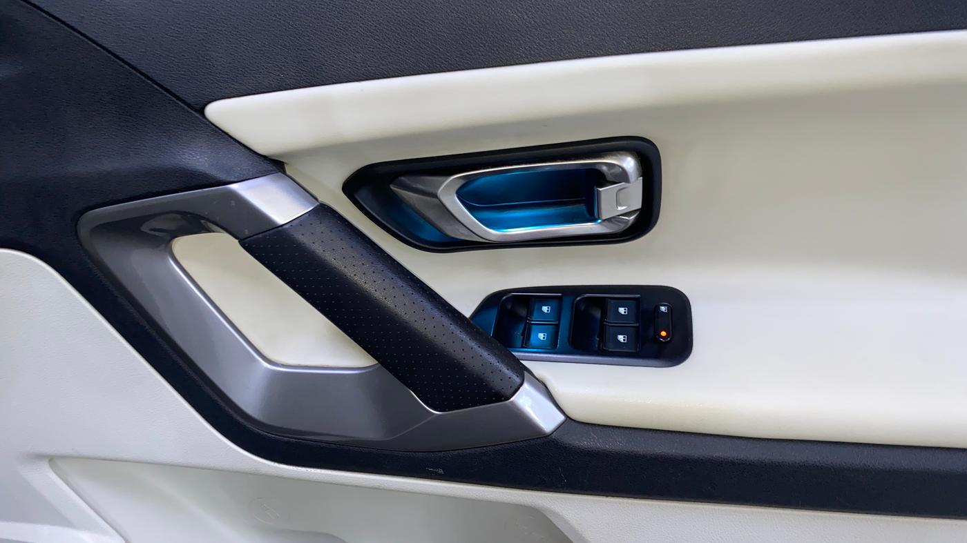 2021 Tata Safari XZA PLUS 6S, Diesel, Automatic, 67,989 km, Driver Side Door Panels Control