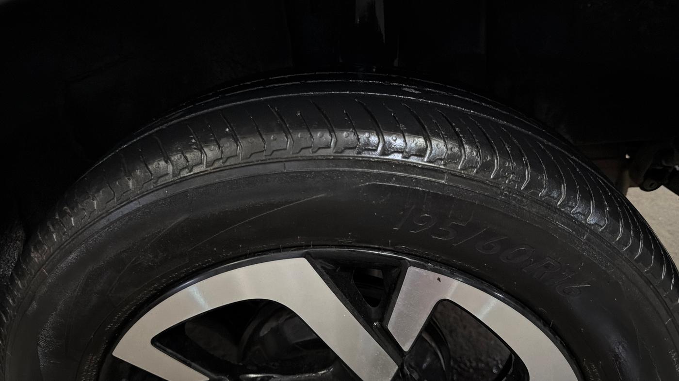 2022 Nissan MAGNITE XV AMT, Petrol, Automatic, 80,226 km, Left Rear Tyre Tread