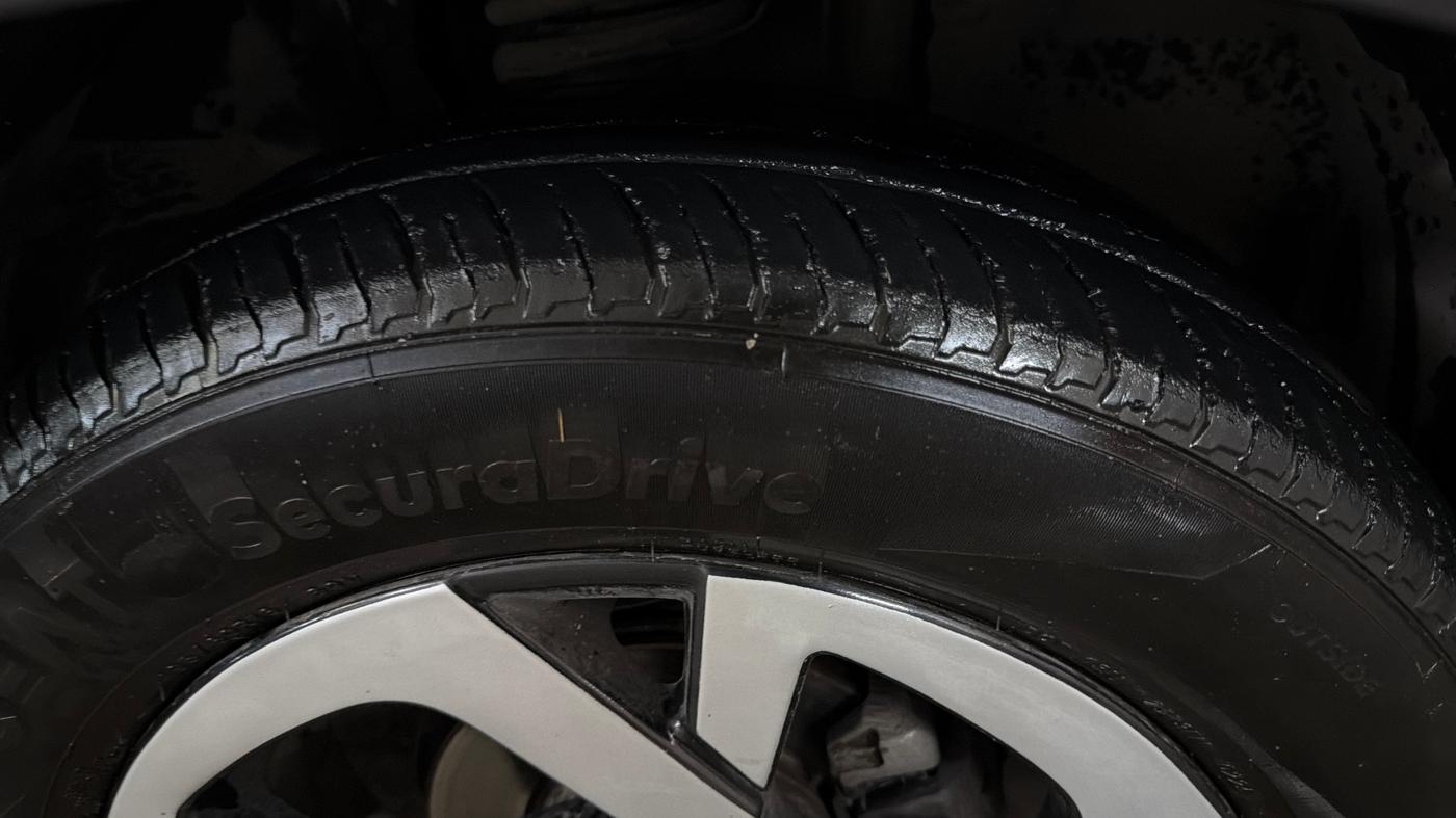 2022 Nissan MAGNITE XV AMT, Petrol, Automatic, 80,226 km, Right Front Tyre Tread