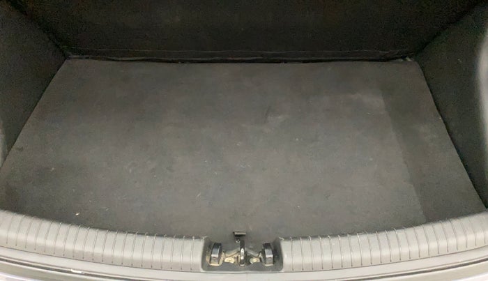 2017 Hyundai Grand i10 SPORTZ (O) 1.2 KAPPA VTVT, Petrol, Manual, 30,453 km, Boot Inside