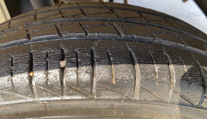 2019 Maruti Alto LXI, Petrol, Manual, 32,960 km, Left Rear Tyre Tread
