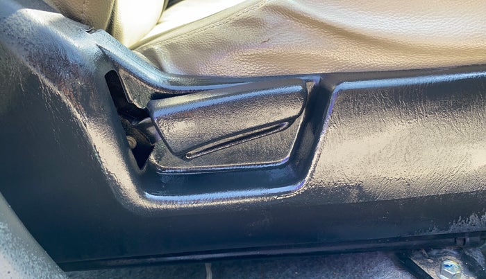 2019 Maruti Alto LXI, Petrol, Manual, 32,960 km, Driver Side Adjustment Panel