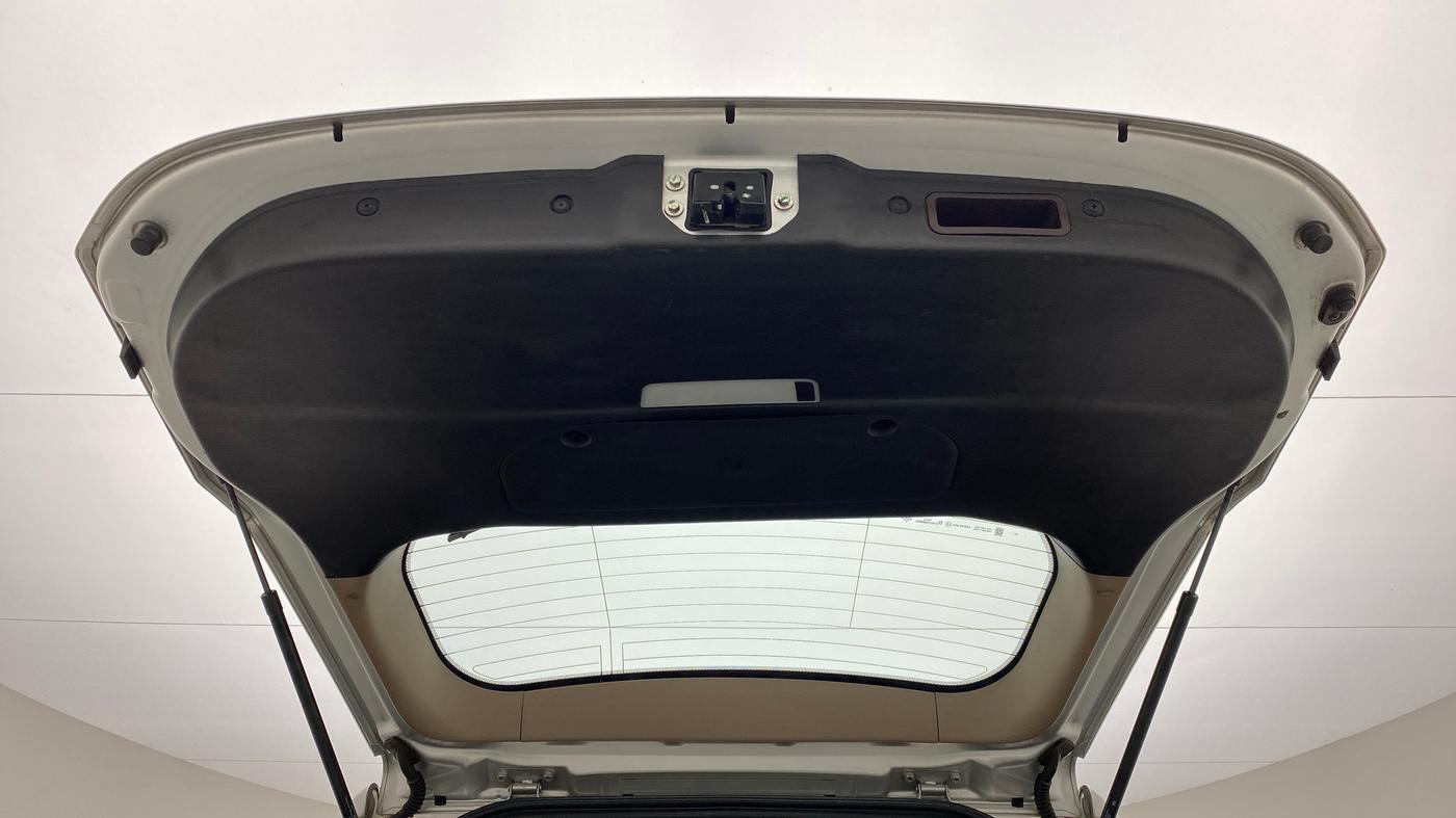 2015 Mahindra XUV500 W6 4X2, Diesel, Manual, 77,326 km, Boot Door Open