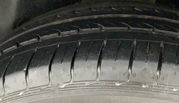 2016 Maruti Ciaz ZXI AT, Petrol, Automatic, 83,055 km, Left Rear Tyre Tread