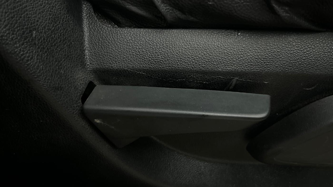 2017 Mahindra Kuv100 K6 PLUS 6 STR, Petrol, Manual, 40,077 km, Driver Side Adjustment Panel