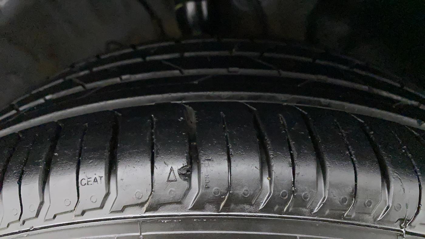 2021 Hyundai VENUE SX PLUS 1.0 TURBO DCT, Petrol, Automatic, 15,003 km, Right Front Tyre Tread