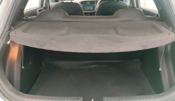 2015 Hyundai Elite i20 SPORTZ 1.2, Petrol, Manual, 1,20,332 km, Boot Inside