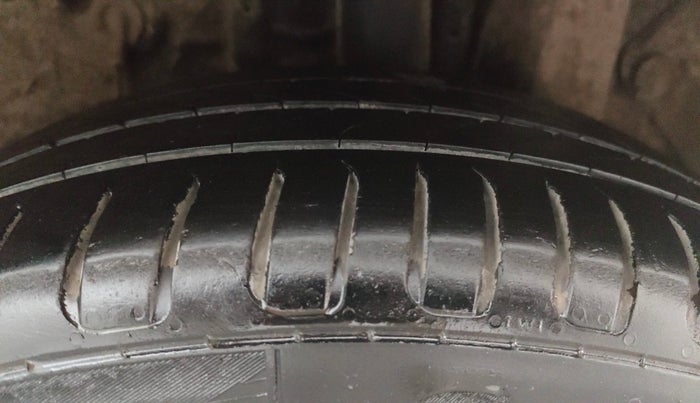 2015 Hyundai Elite i20 SPORTZ 1.2, Petrol, Manual, 1,20,332 km, Left Rear Tyre Tread