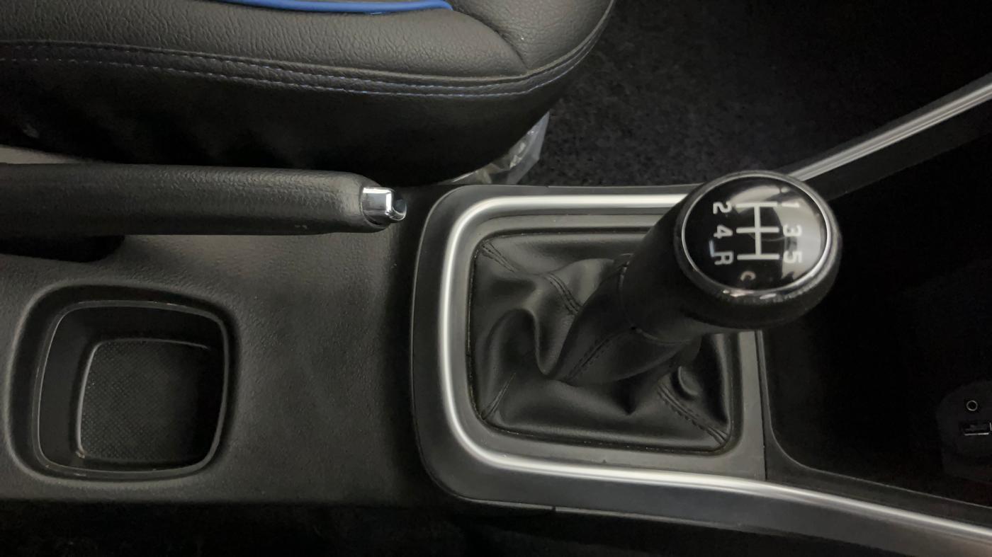 2022 Maruti S Cross ZETA 1.5, Petrol, Manual, 17,273 km, Gear Lever