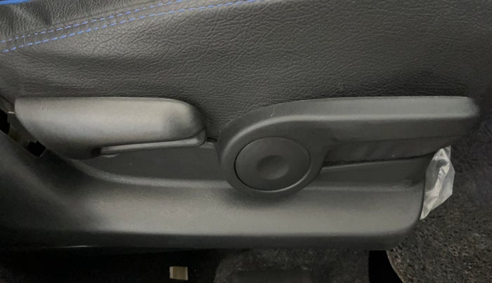 2022 Maruti S Cross ZETA 1.5, Petrol, Manual, 17,273 km, Driver Side Adjustment Panel