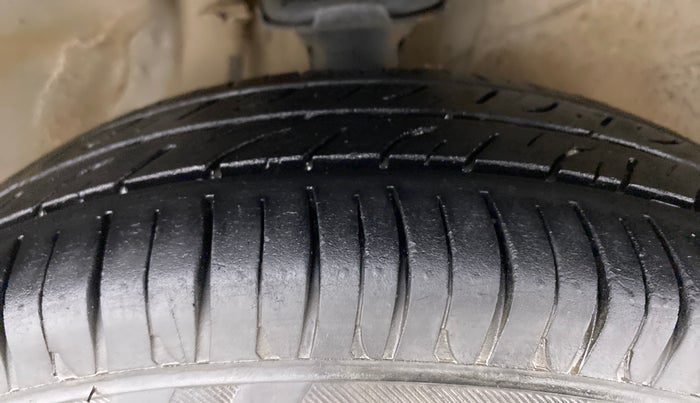2010 Maruti Alto LXI, Petrol, Manual, 47,633 km, Right Front Tyre Tread