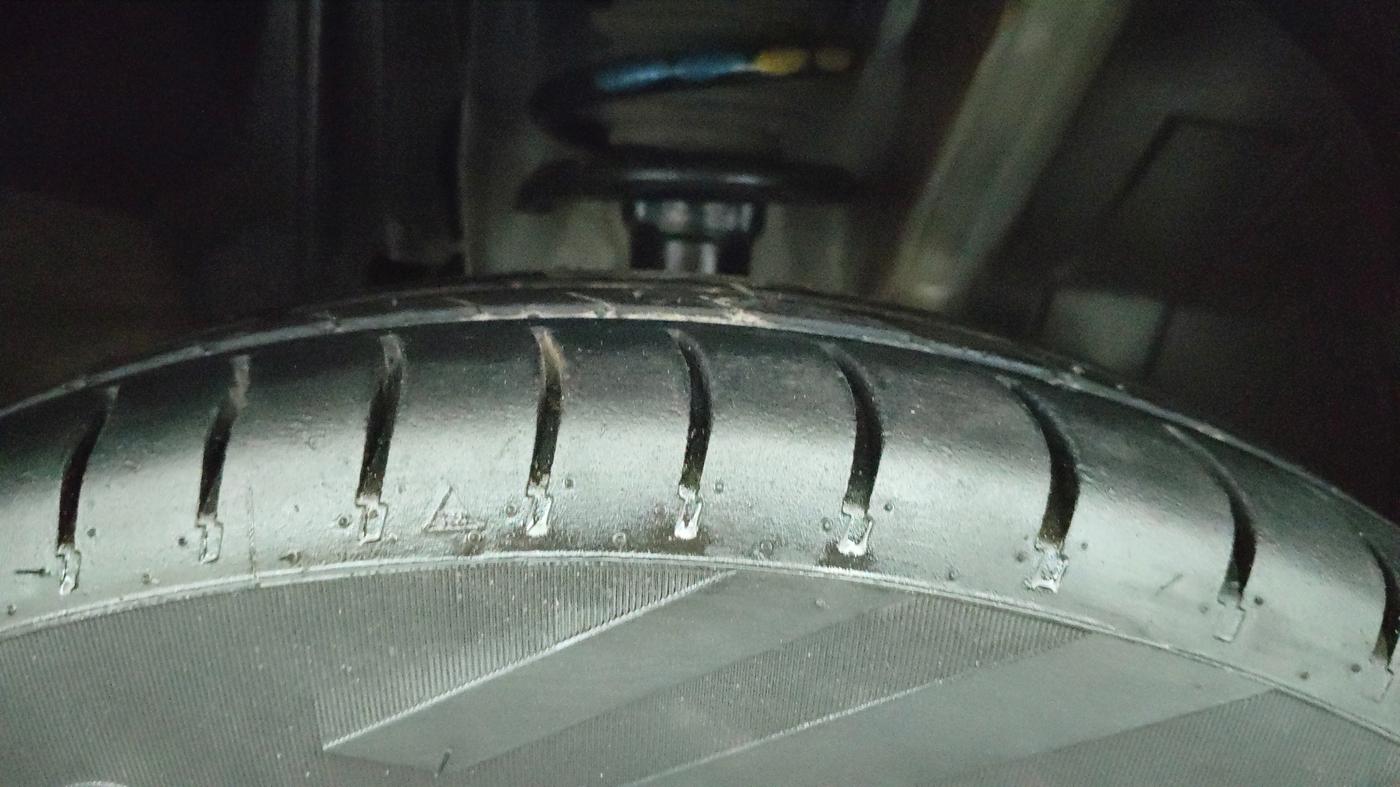 2019 Renault TRIBER RXZ, Petrol, Manual, 75,895 km, Right Front Tyre Tread