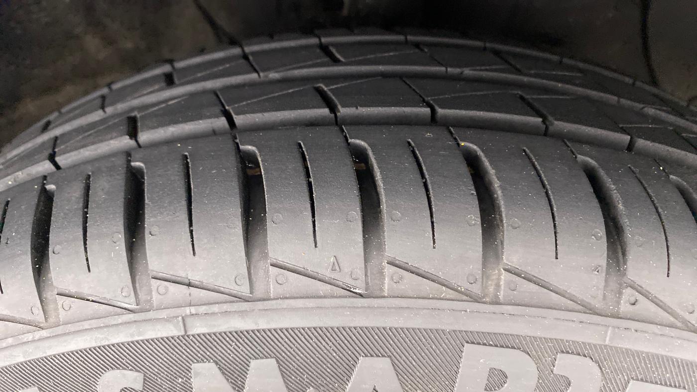 2021 Hyundai GRAND I10 NIOS SPORTZ 1.2 AT, Petrol, Automatic, 2,015 km, Right Front Tyre Tread