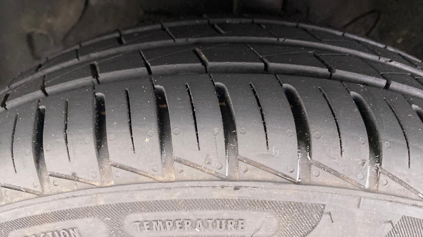 2021 Hyundai GRAND I10 NIOS SPORTZ 1.2 AT, Petrol, Automatic, 2,015 km, Left Front Tyre Tread