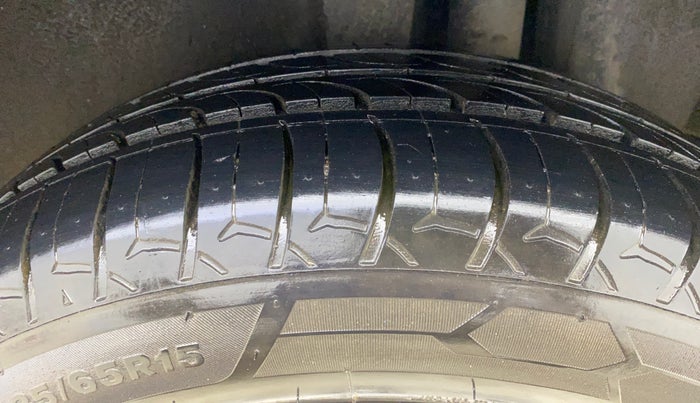 2017 Maruti Ciaz ZETA 1.4  MT PETROL, CNG, Manual, 63,310 km, Left Rear Tyre Tread
