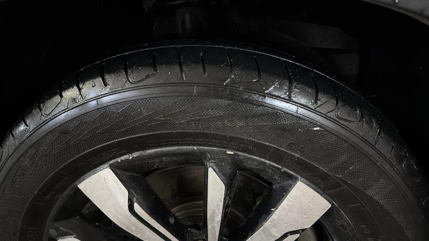 2020 MG HECTOR SHARP 1.5 DCT PETROL, Petrol, Automatic, 73,196 km, Right Front Tyre Tread