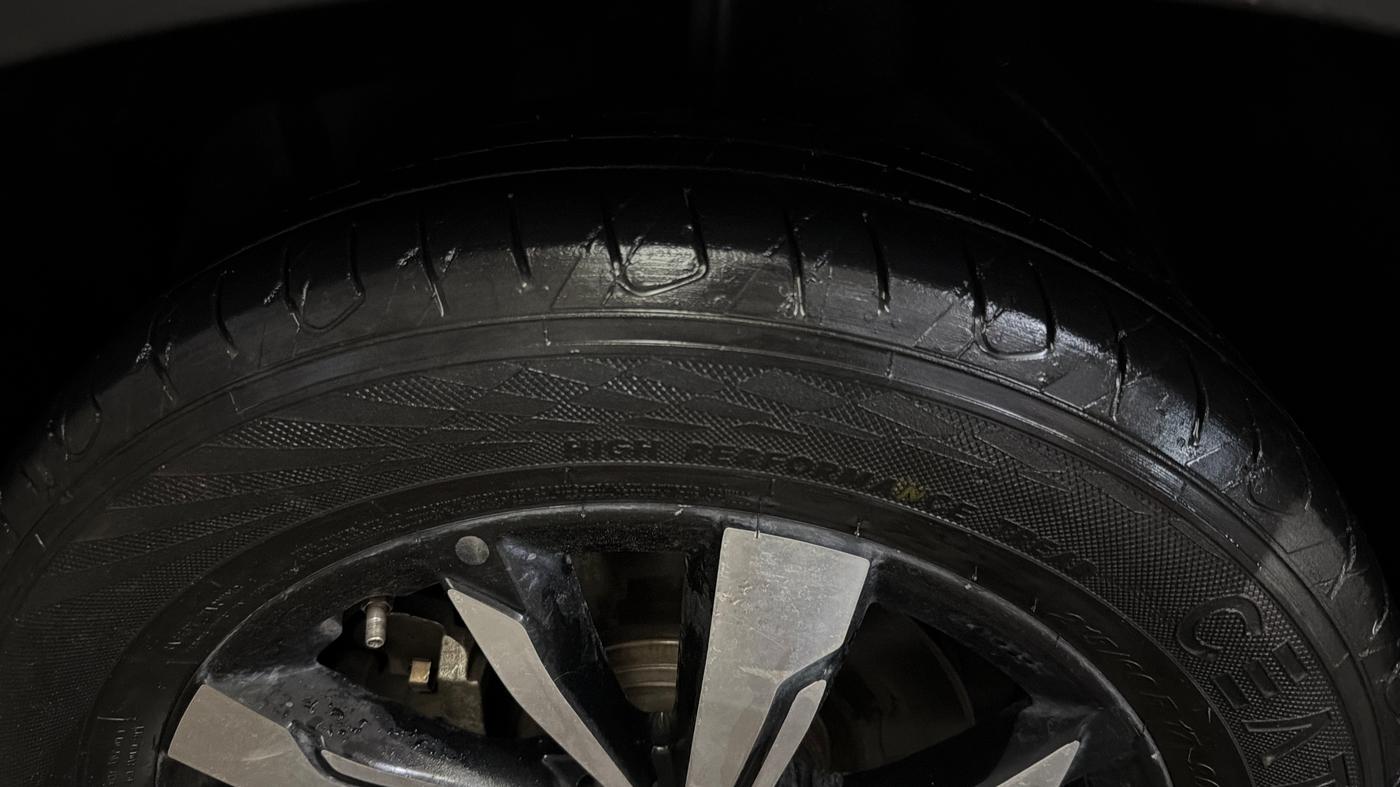 2020 MG HECTOR SHARP 1.5 DCT PETROL, Petrol, Automatic, 73,196 km, Left Front Tyre Tread