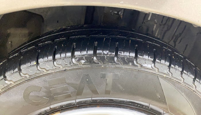 2016 Datsun Redi Go T (O), Petrol, Manual, 86,474 km, Right Front Tyre Tread