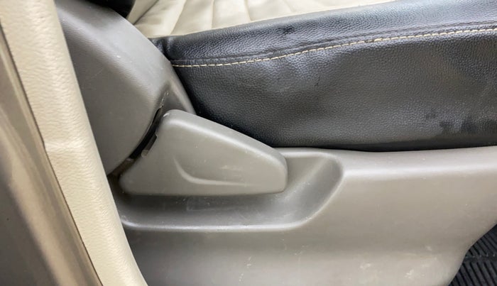 2016 Datsun Redi Go T (O), Petrol, Manual, 86,474 km, Driver Side Adjustment Panel