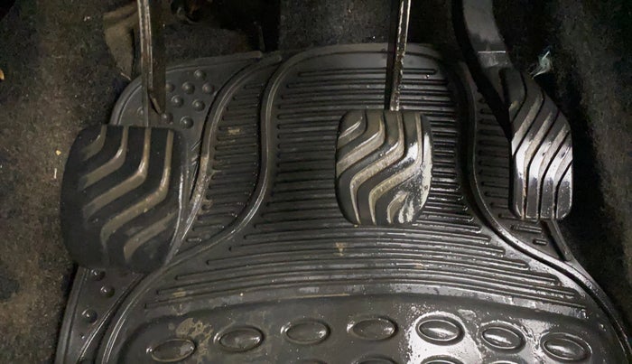 2016 Datsun Redi Go T (O), Petrol, Manual, 86,474 km, Pedals