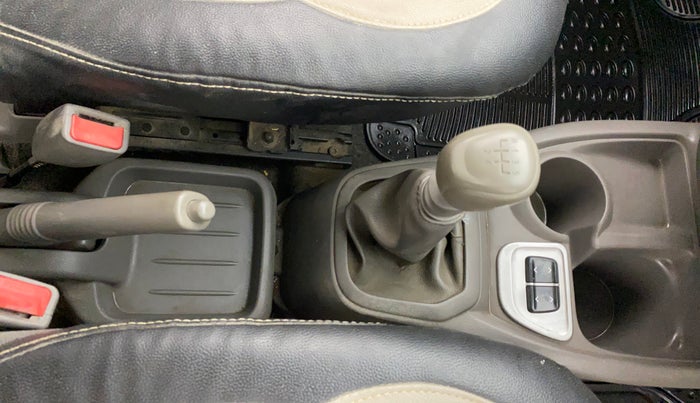 2016 Datsun Redi Go T (O), Petrol, Manual, 86,474 km, Gear Lever