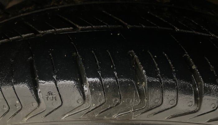 2018 Hyundai Xcent S 1.2, Petrol, Manual, 1,44,410 km, Left Front Tyre Tread