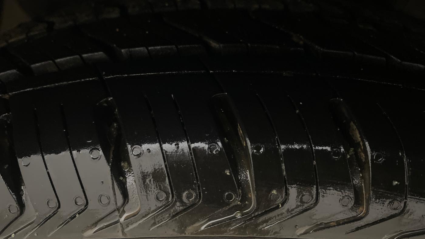 2018 Hyundai Xcent S 1.2, Petrol, Manual, 1,44,410 km, Right Rear Tyre Tread