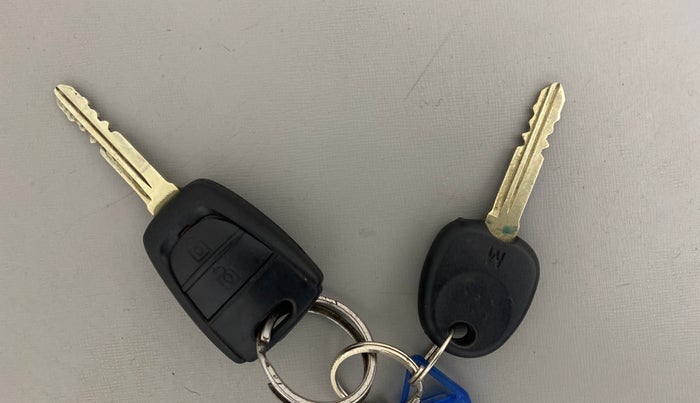 2018 Hyundai Xcent S 1.2, Petrol, Manual, 1,44,410 km, Key Close Up