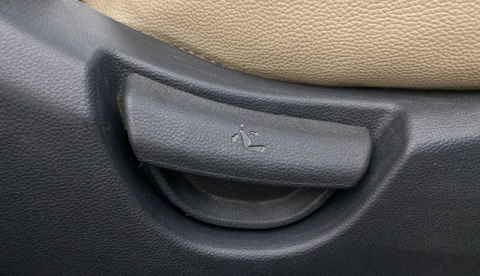 2018 Hyundai Xcent S 1.2, Petrol, Manual, 1,44,410 km, Driver Side Adjustment Panel