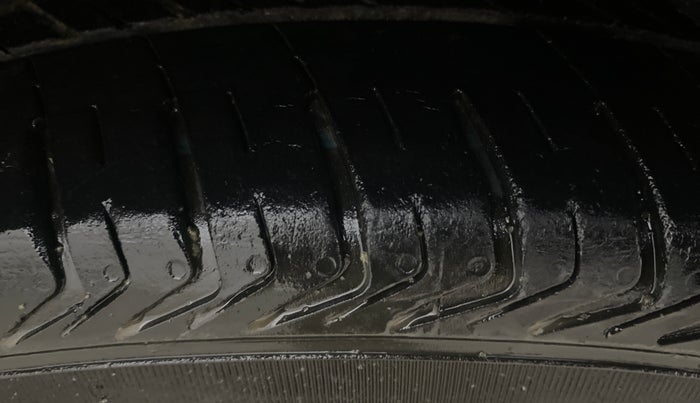 2018 Hyundai Xcent S 1.2, Petrol, Manual, 1,44,410 km, Right Front Tyre Tread